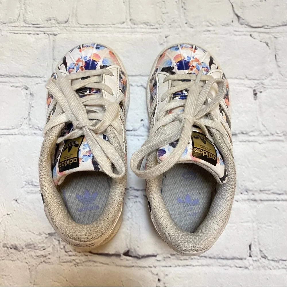 Adidas Sneakers